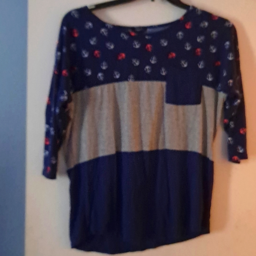 Quarter sleeve shirt